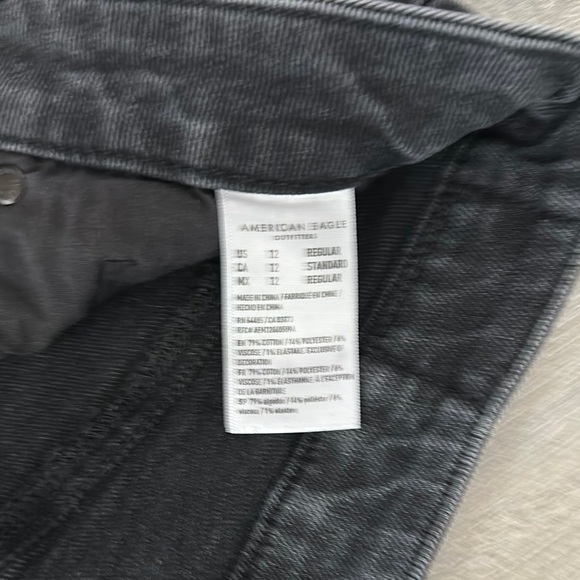 American Eagle Outfitters Black Curvy Mom Jeans - Picture 2 of 5